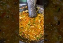 Authentic Mexican Salsa Roja Taquera en Molcajete Red Salsa #shorts