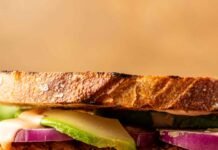 Grilled Chicken Sandwich with Spicy Mayo