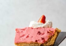 Easy No Bake Strawberry Cream Pie Recipe
