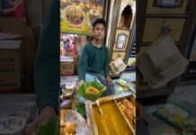 India’s Biggest Samosa in Haridwar 😱🔥😋#shorts #india #food #youtubeshorts #trendingshorts