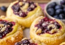 Blueberry Cheesecake Buns – Sugar Spun Run